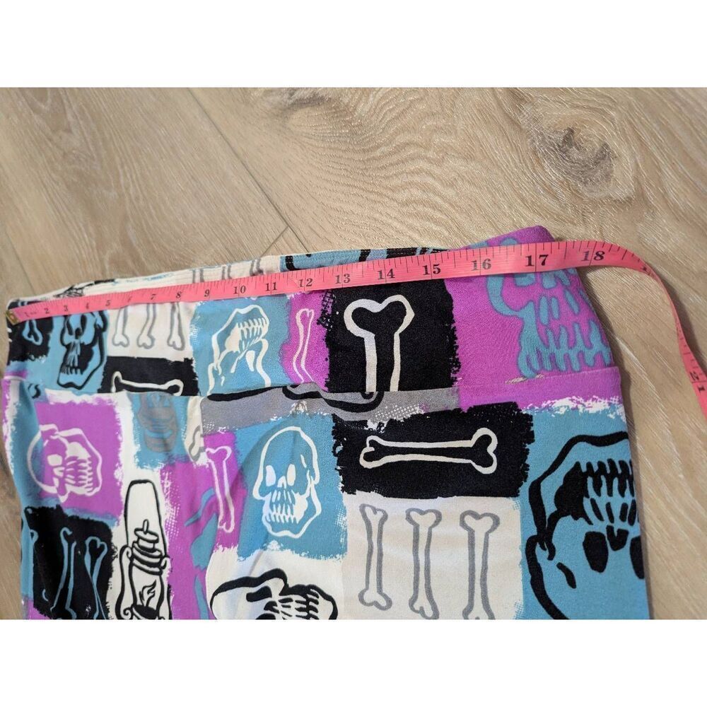TC2 LuLaRoe Skullā& Bones Halloween Leggings - Picture 3 of 7